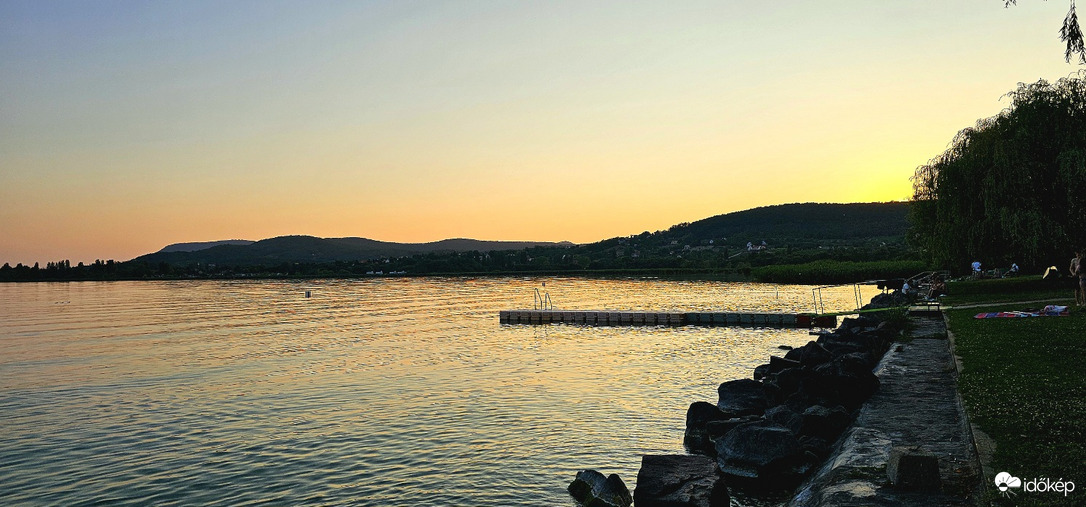 Pálköve alkonyatkor