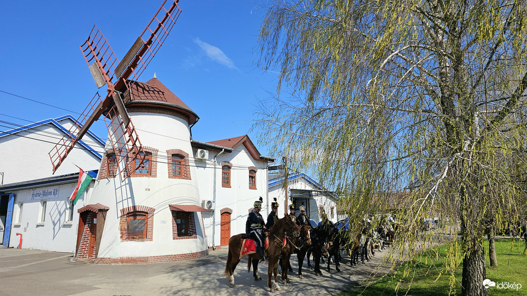 Hagyományőrző Huszárok a Mária-Malomnál