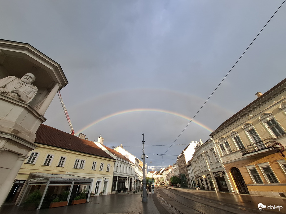 Duplaszivárvány Miskolc belvárosában