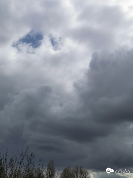 Sötét felhők a láthatáron 