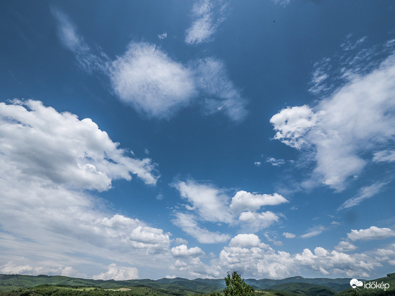 közepesen cumulus