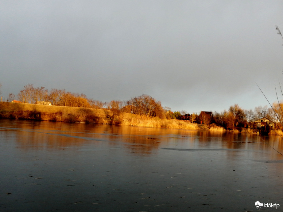 Aranyban fürdő tópart