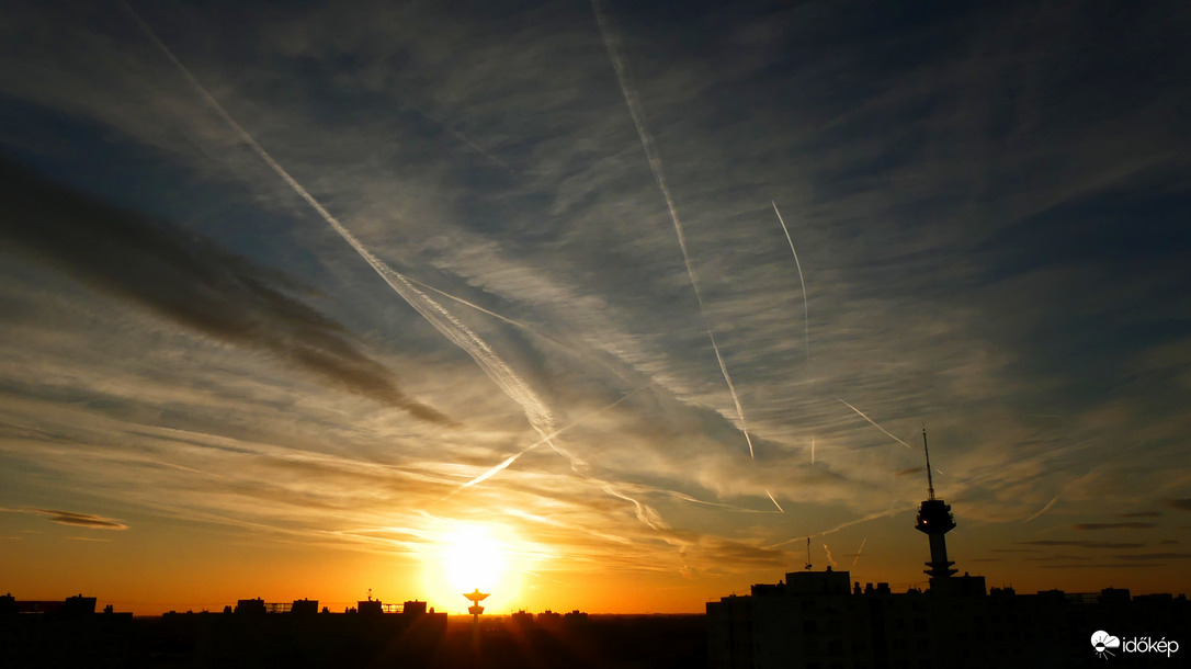 ...fátyolos naplemente...  :)