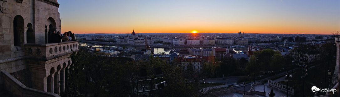 Napkelte a Halászbástyáról