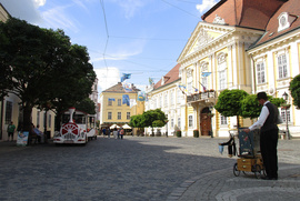 Fehérvári térzene