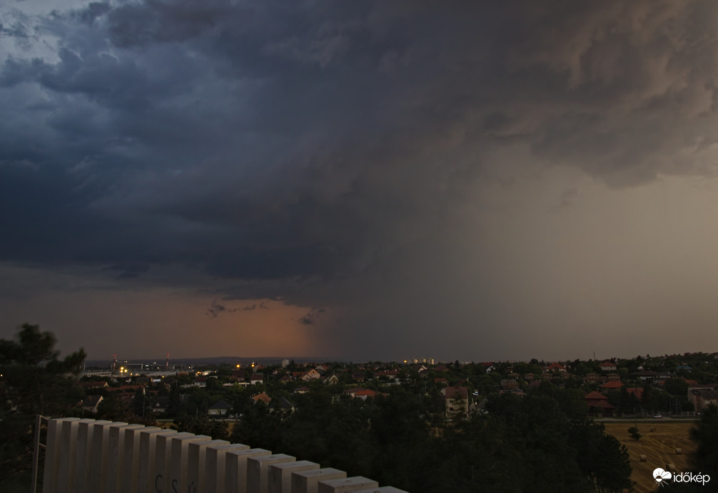 Zivatar Székesfehérvár és Szabadbattyán felett