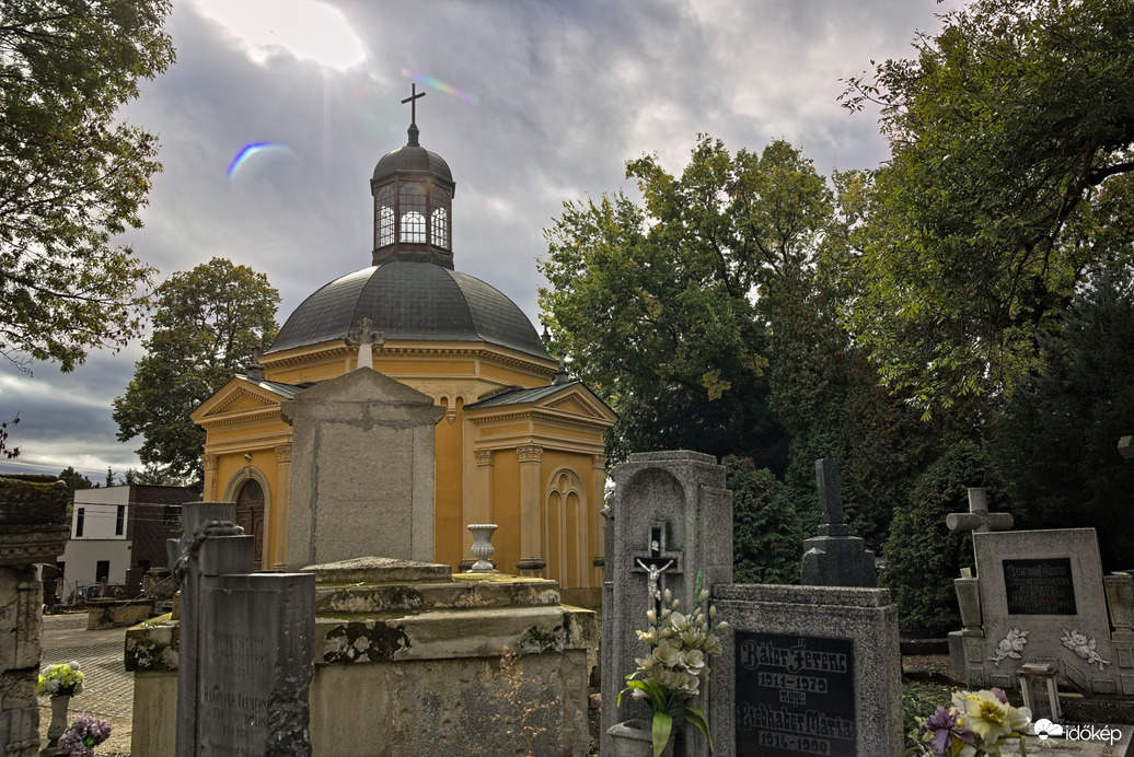 Szeles-felhős október