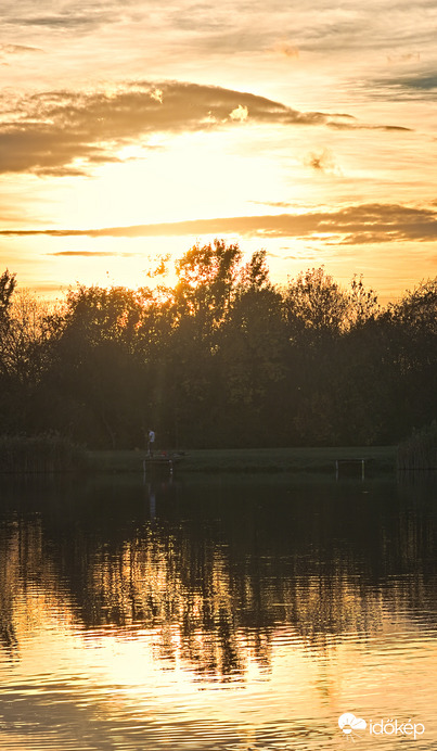 Őszi naplementés tükrös