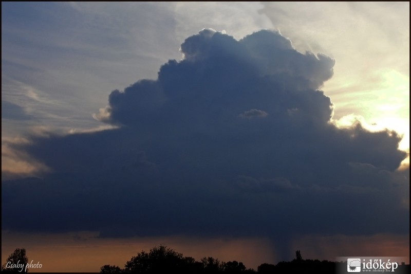 Távoli cella este felé