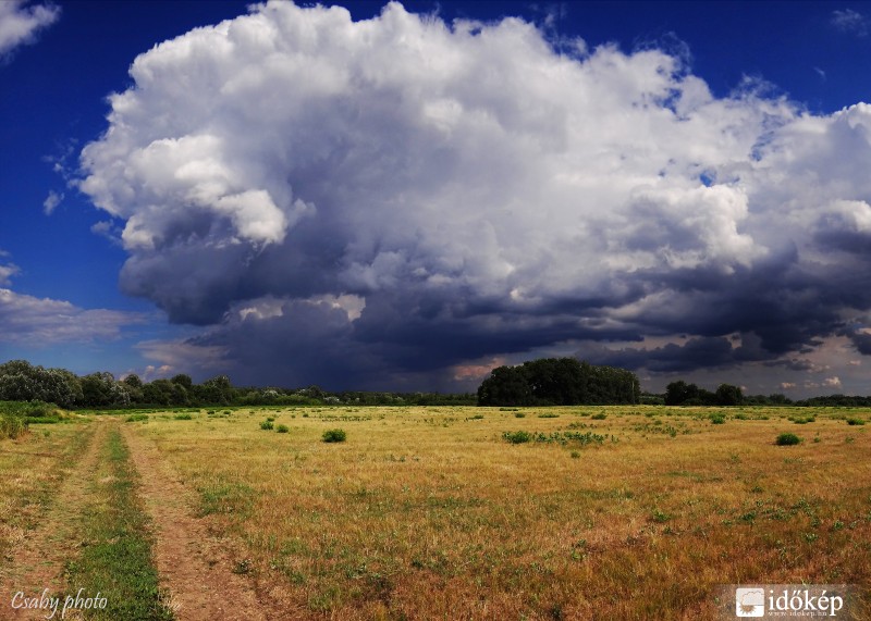 Lélegzet visszafolytva..