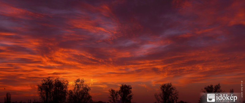 Napkelte előtti fények 