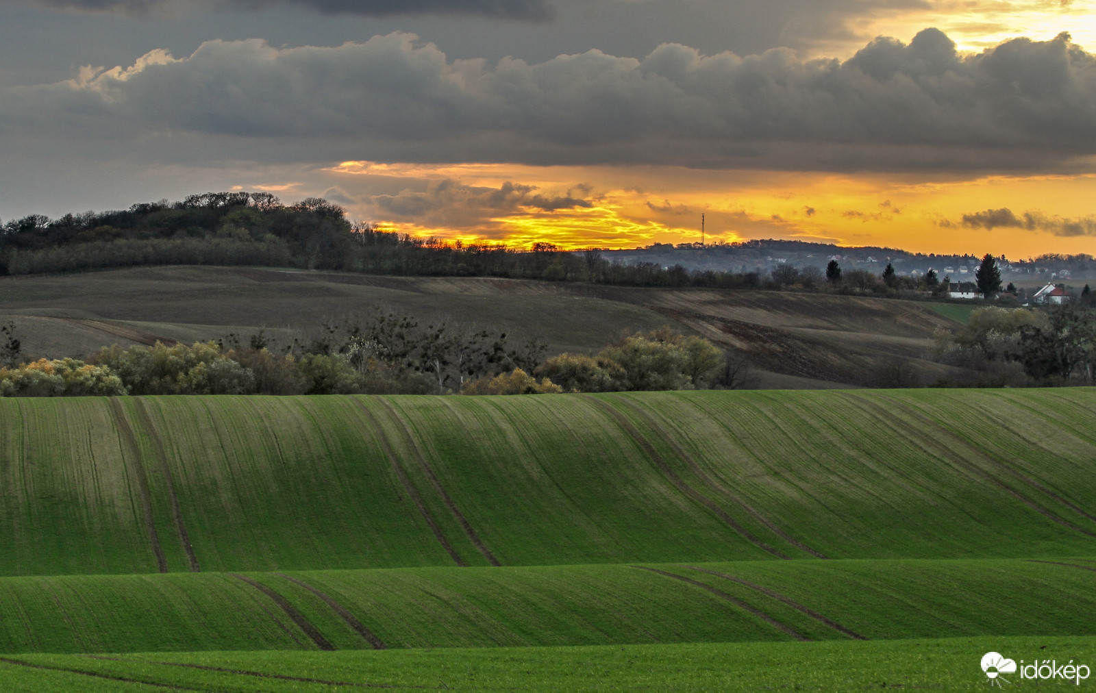 Naplemente a felhőkben