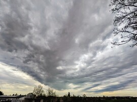 Polgárdi, felhők és szél