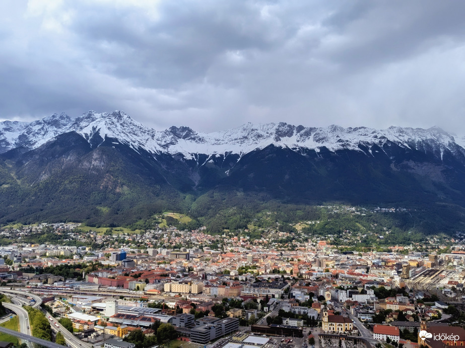 Innsbruck hegyei és felhői