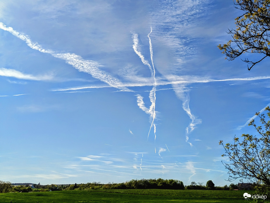 Polgárdi, erős szél, 18 C