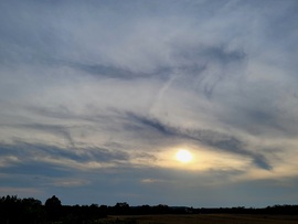Polgárdi, felhősödik,