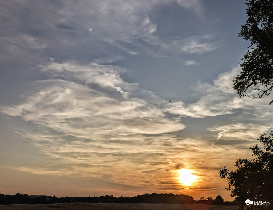 Polgárdi, fátyolfelhős lemenő 