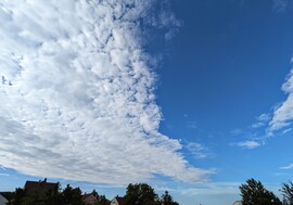 Polgárdi, erősen felhős, élénk É-Ny-i szél, 20 C