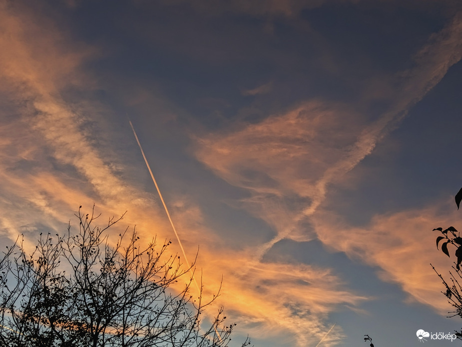 Polgárdi, gyengén felhős, szellő, 14 C