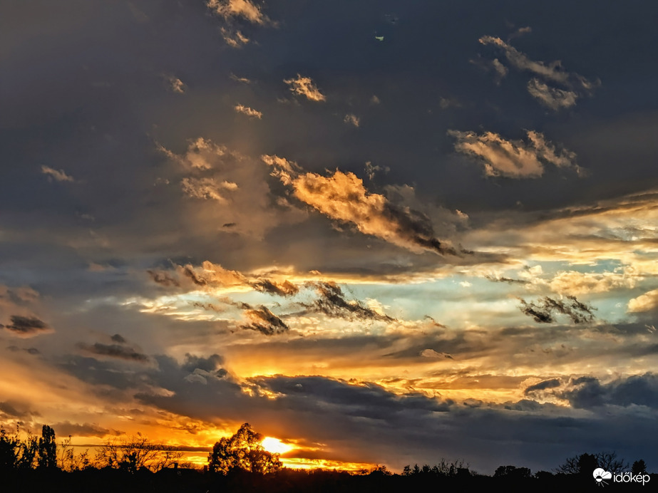 Polgárdi, Naplemente pillanatai