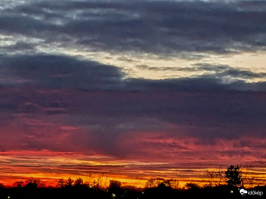 Polgárdi, drámai alkony 