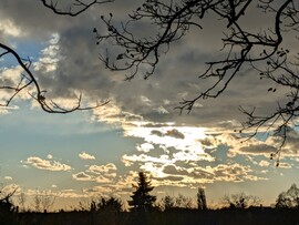 Polgárdi, kiszabadította szél a Napot
