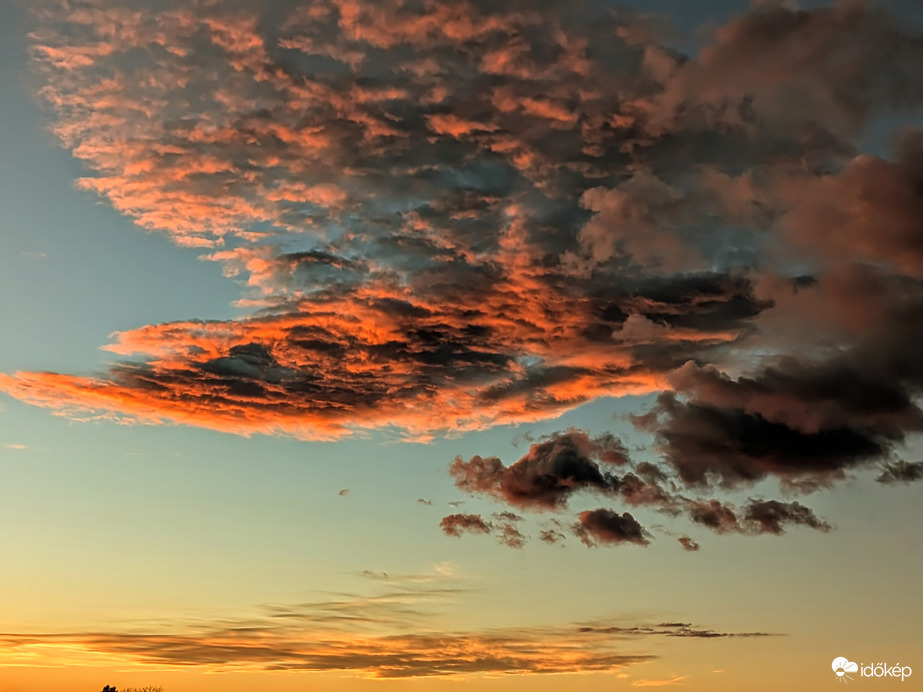 Polgárdi, felhők Naplemente után