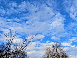 Polgárdi, szakadozó felhőzet, 10 C