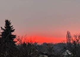 Polgárdi, piros derengés Naplementekor