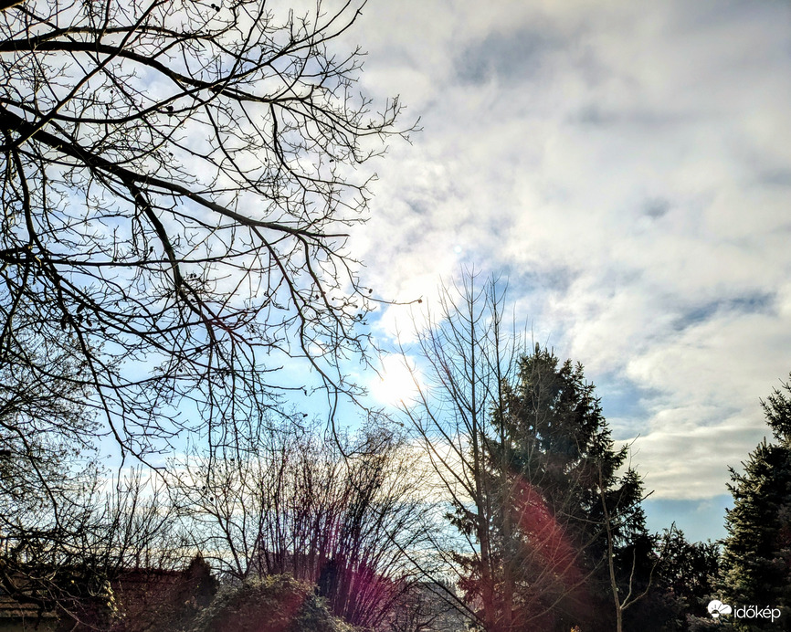 Polgárdi, próbálkozik a Nap, 8 C