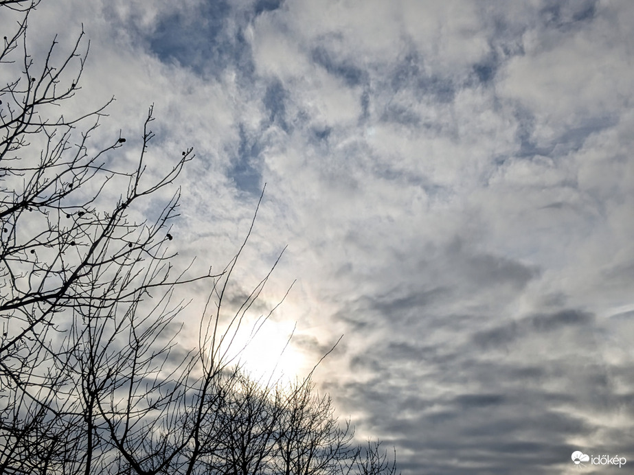 Polgárdi, már próbálkozik, +2 C 