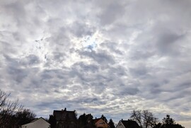 Polgárdi, erősen felhős, szellő, +6 C 