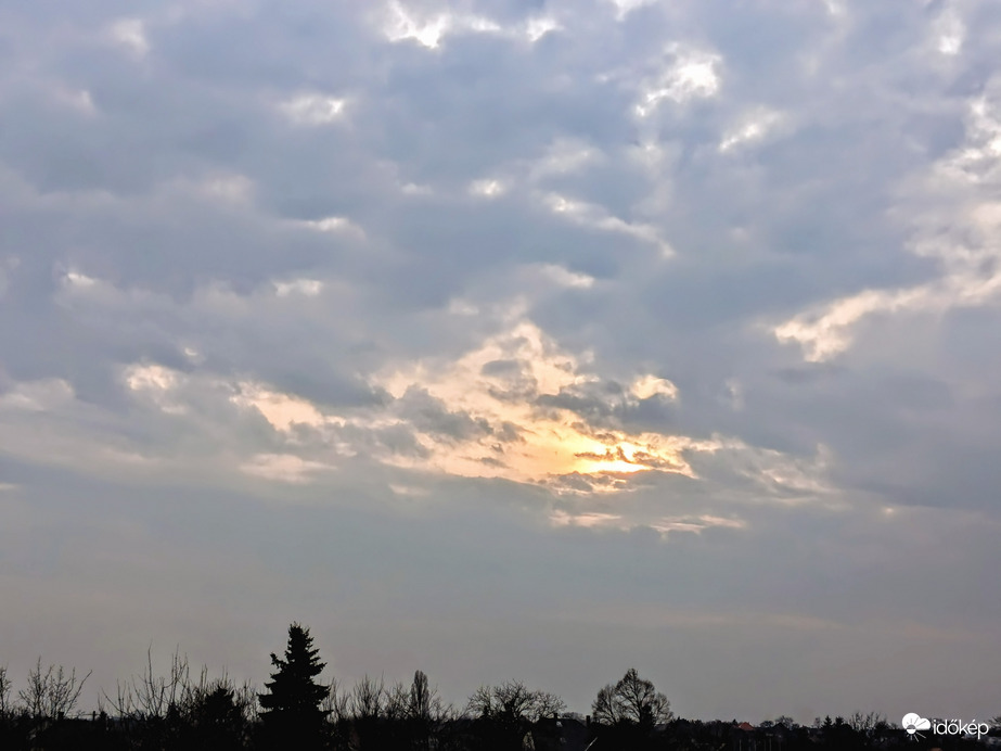 Polgárdi, ma a felhőké volt a főszerep 