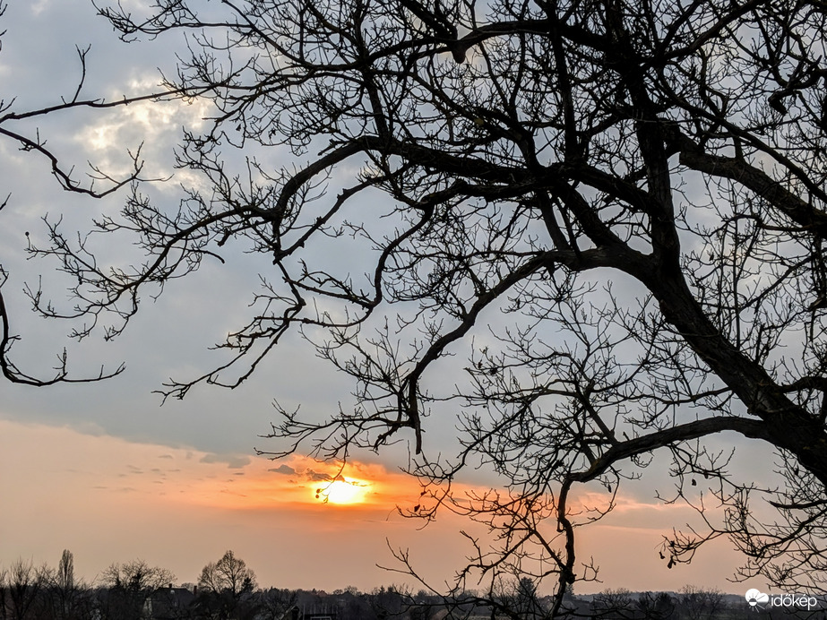 Polgárdi, koraesti párás-színes