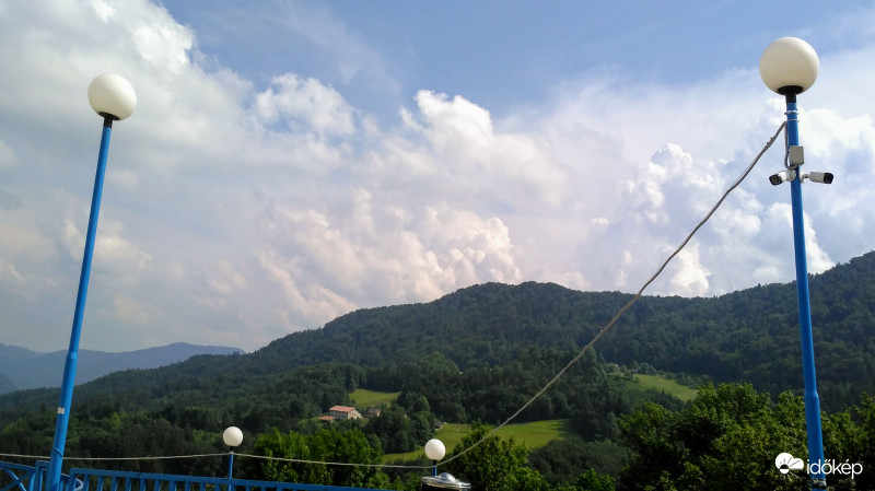 Gyülekeznek a felhők