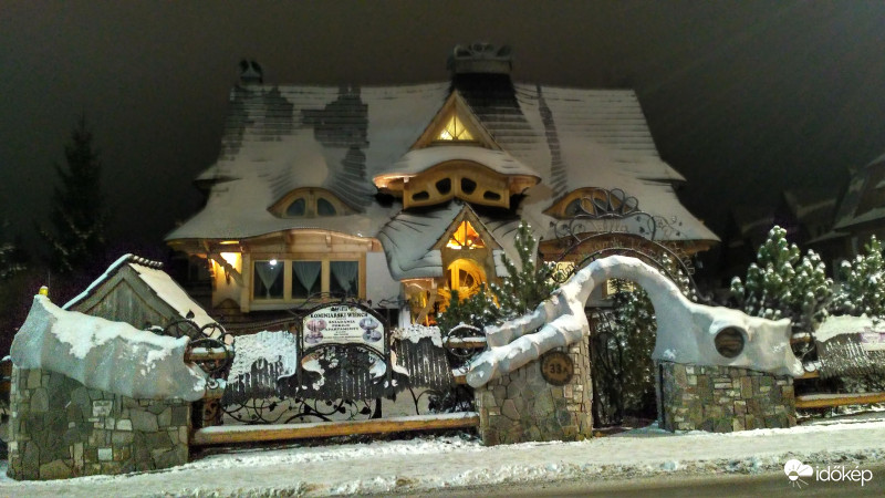 Békés,boldog karácsonyi ünnepeket kívánok!