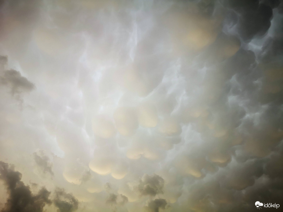 Jászjákóhalma felett