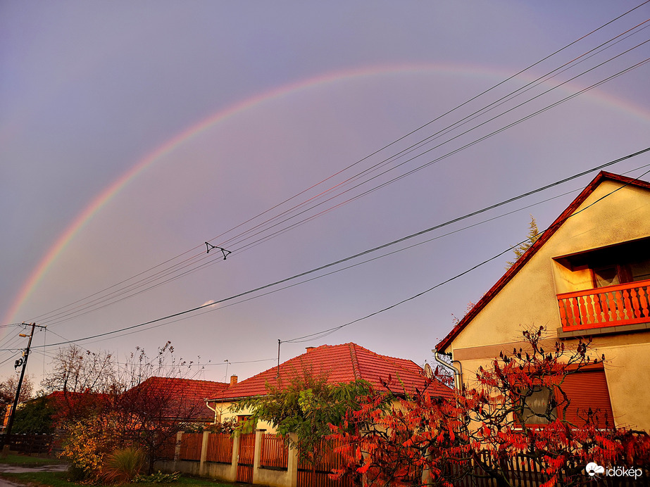 Dupla szivárvány alkony idején 