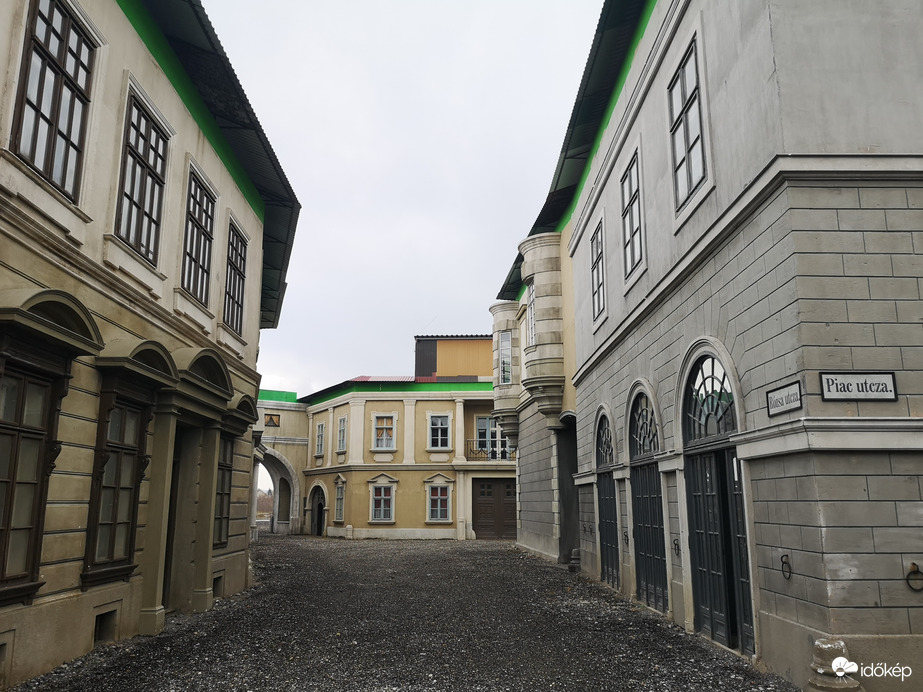 Komplett díszlet város