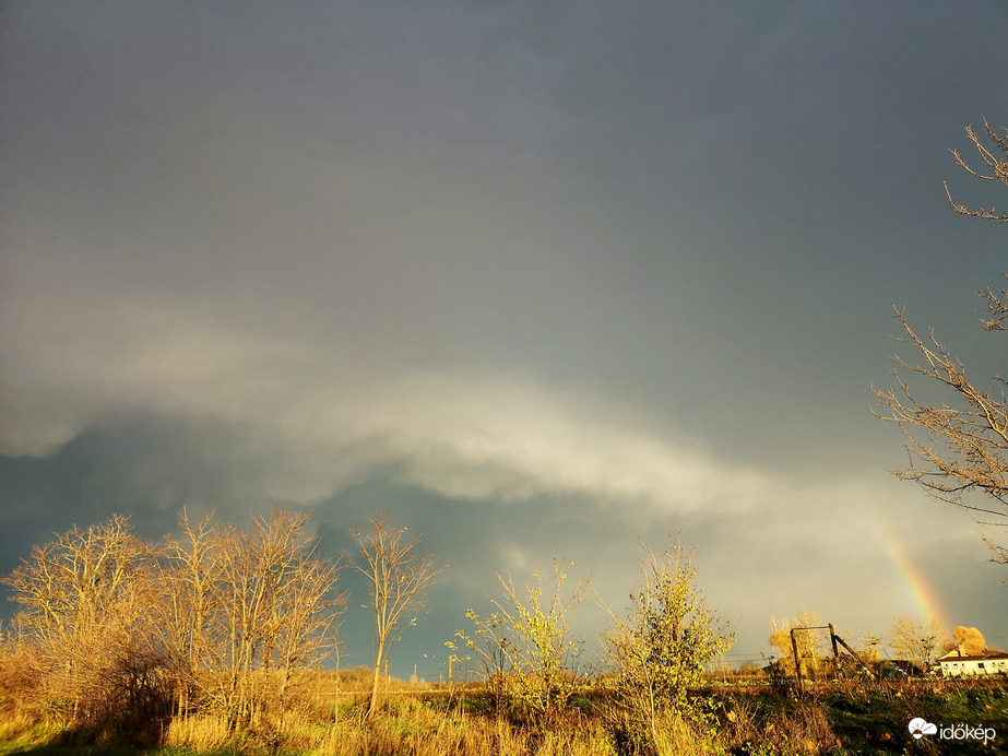 Jászjákóhalmánál látszódó szivárvány 