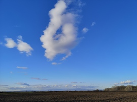 Szivarfüst karika az égen