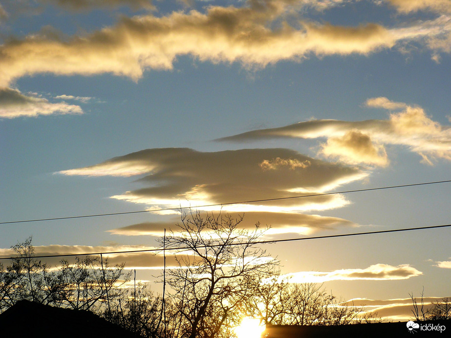 Lencsék alkonyatkor