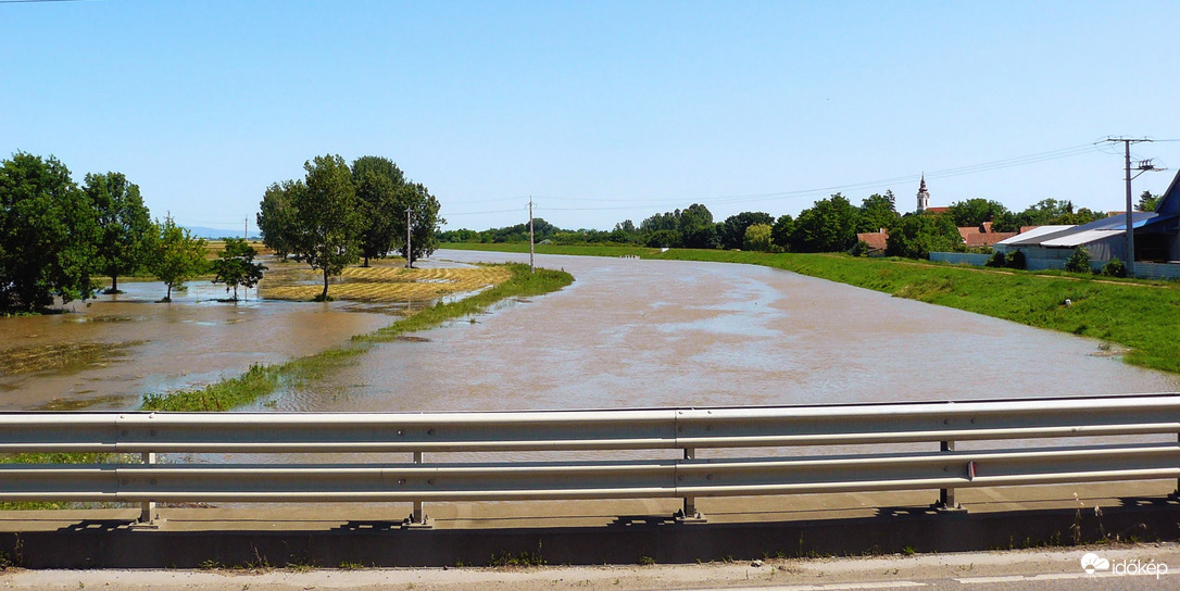 Jászjákóhalmánál a Tarna