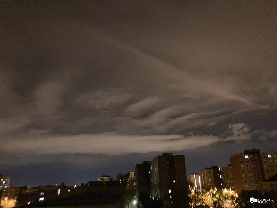 Mint egy vasúti sín…