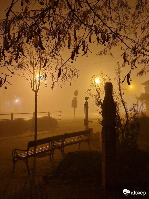 Ködös est 