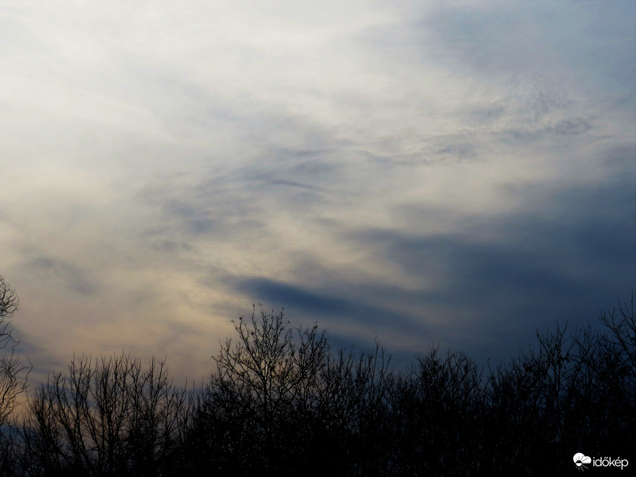 DÁNY - SZAHARAI POR FELETTÜNK