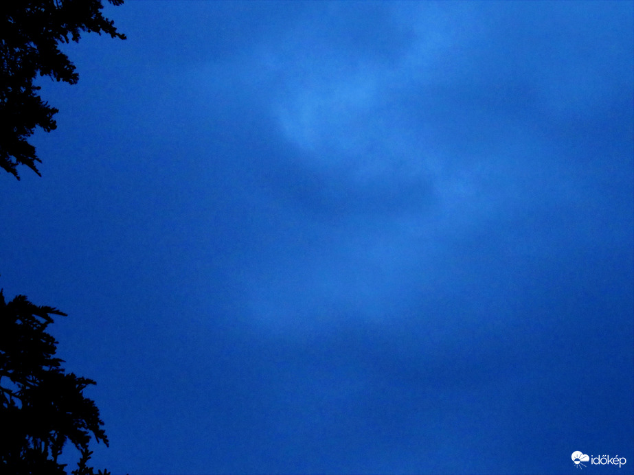 DÁNY, FELHŐZET NAPKELTE ELŐTT -- 2026 02 05