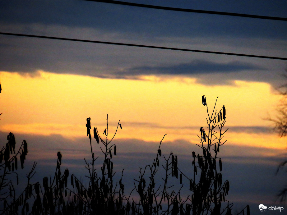 DÁNY, NÉHÁNY PERCCEL NAPKELTE ELŐTT A TÁVOLBAN -- 2026 02 20