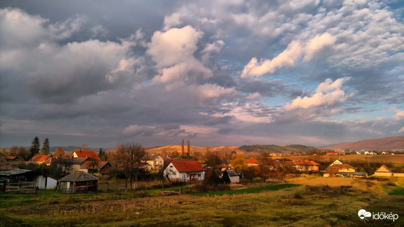 Változatos égkép