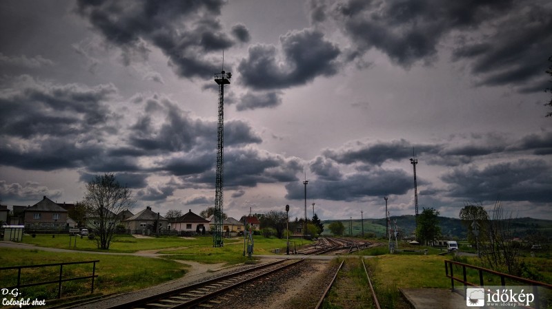 A vasútállomásnál